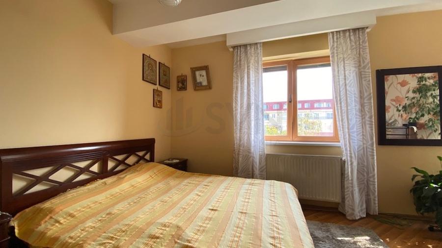 Apartament cu 3 camere semidecomandat, mobilat în Sisești