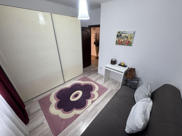 Apartament cu 3 camere decomandat, mobilat în Central