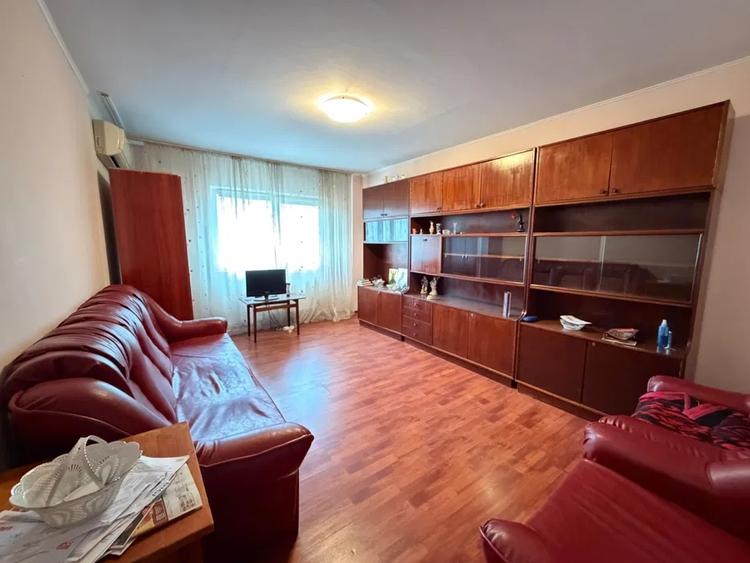 Apartament cu 2 camere decomandat în Nicolina