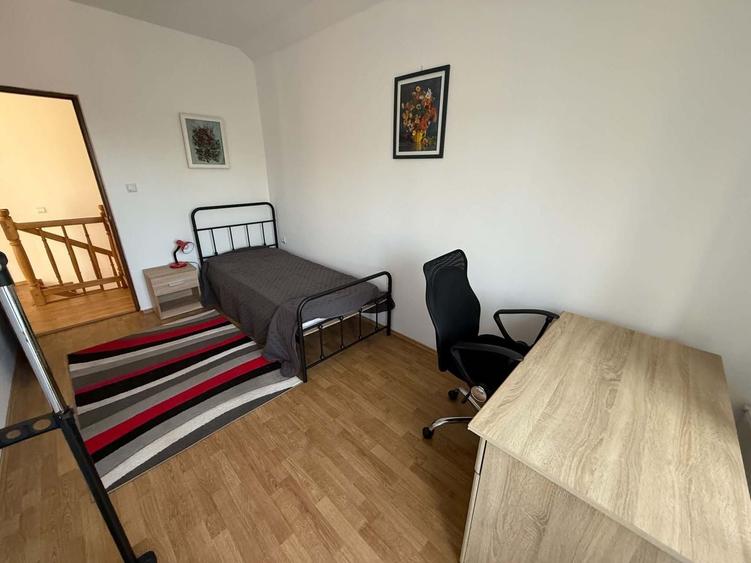 Casă cu 5 camere cu Canalizare în Andrei Mureșanu
