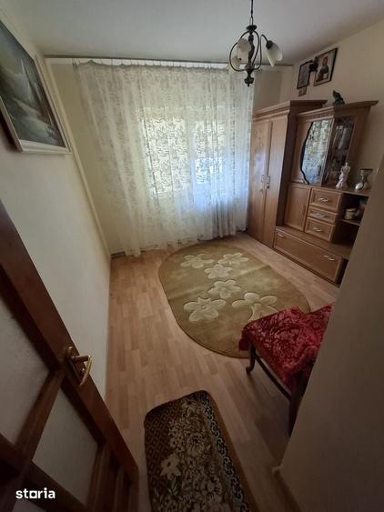 Apartament cu 2 camere decomandat în Podu Roș