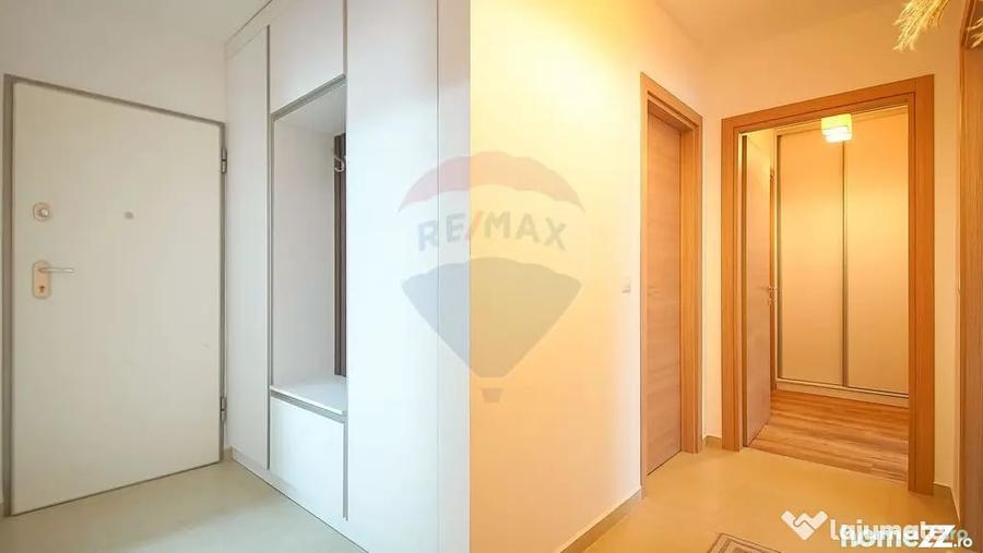 Apartament cu 3 camere decomandat în Tractorul