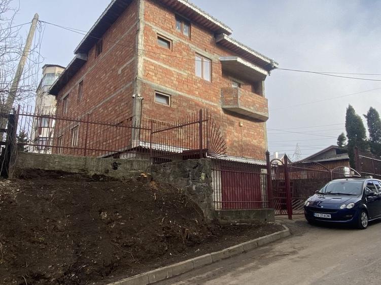 Casă cu 4 camere în Fălticeni