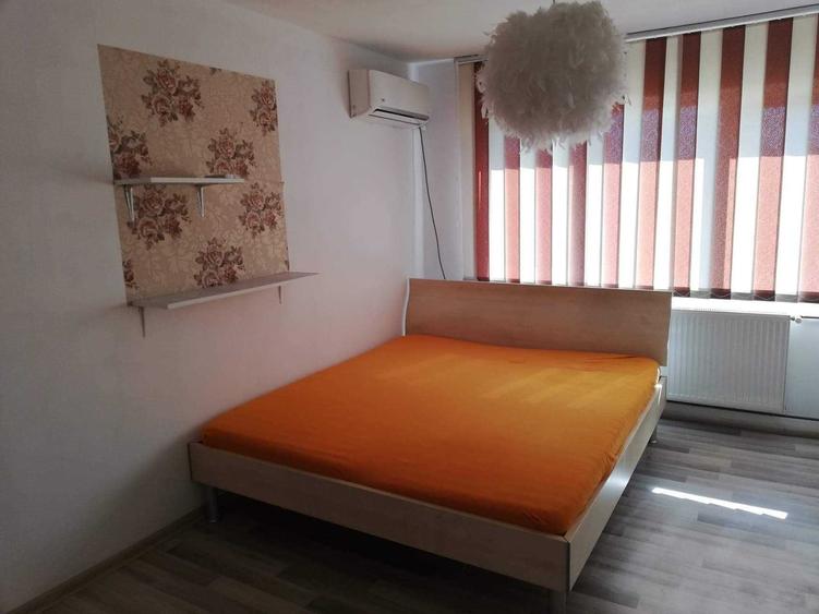 Garsonieră decomandată în P-ța Doina