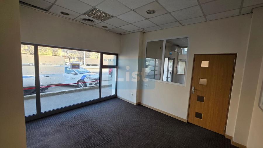 Birou, de 210 mp, în Central