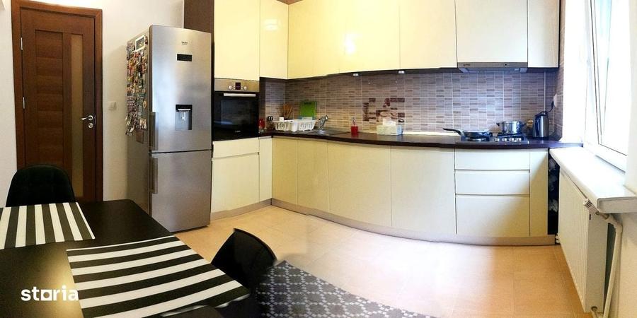 Apartament cu 3 camere decomandat, mobilat în Podu Roș