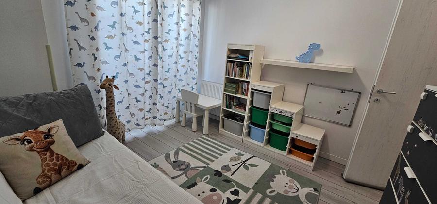 Apartament cu 3 camere decomandat în Titan