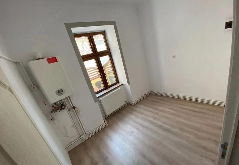 Spațiu comercial, de 75 mp, în Central