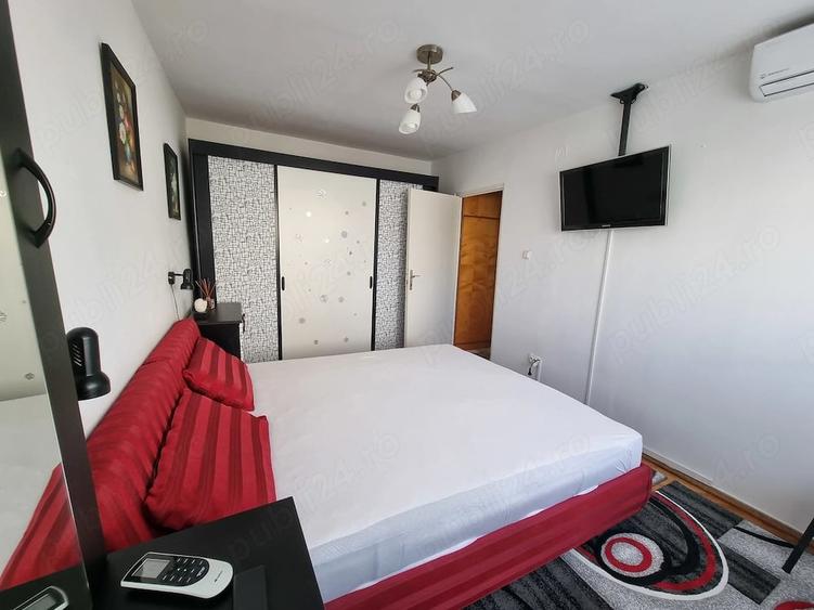 Apartament cu 3 camere semidecomandat în Girocului