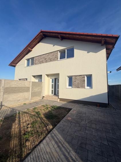 Duplex cu 4 camere cu Teren 320 Mp în Moșnița Nouă