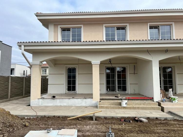 Casă individuală cu 5 camere cu Canalizare în Dumbrăvița