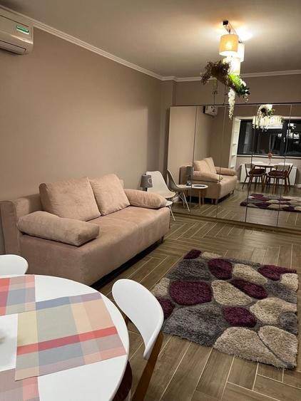 Apartament cu 2 camere decomandat în Casa de Cultură