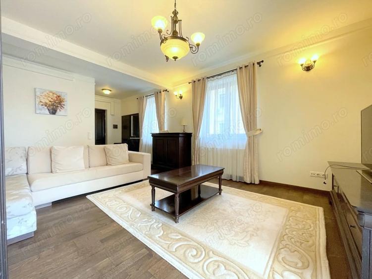 Apartament cu 3 camere semidecomandat în Mircea cel Bătrân