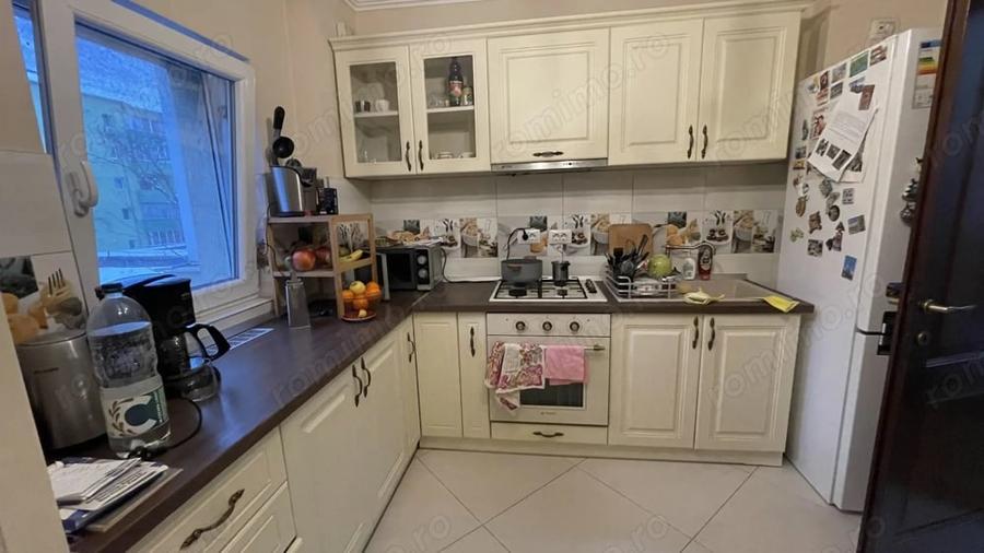 Apartament cu 4 camere decomandat în Bucovina