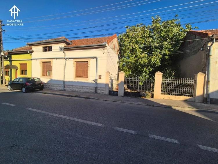 Casă cu 2 camere cu Teren 365 Mp în Central