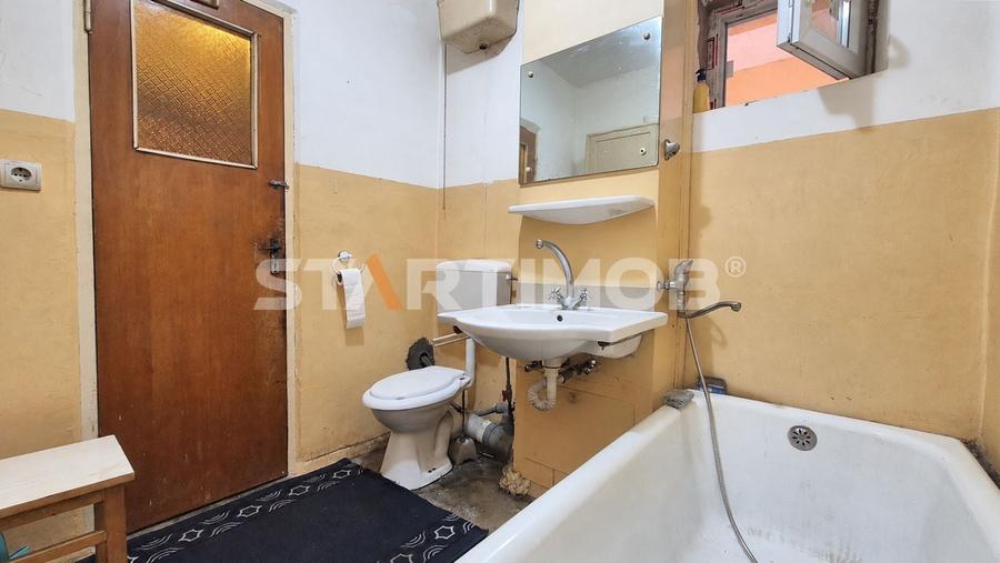 Apartament cu 3 camere decomandat în Răcădău