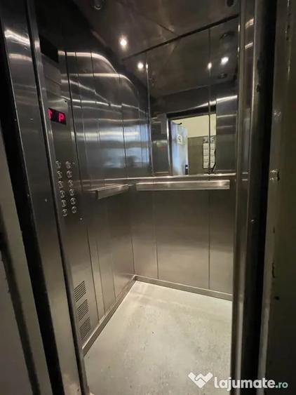 Apartament cu 4 camere decomandat în Victoriei