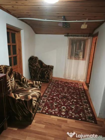 Casă cu 3 camere cu Teren 900 Mp în Central