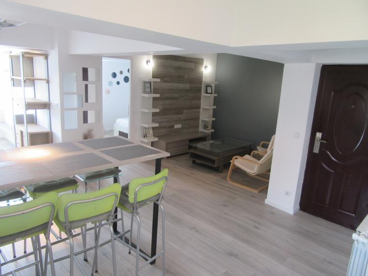 Apartament cu 2 camere decomandat în Central