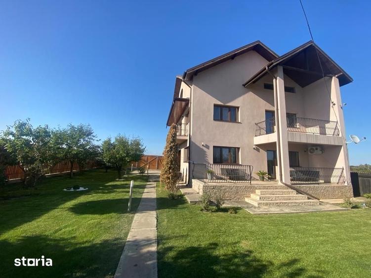 Casă cu 7 camere cu Teren 2000 Mp în Niculești