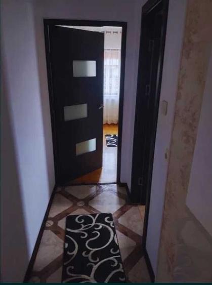 Apartament cu 3 camere decomandat în Băceni