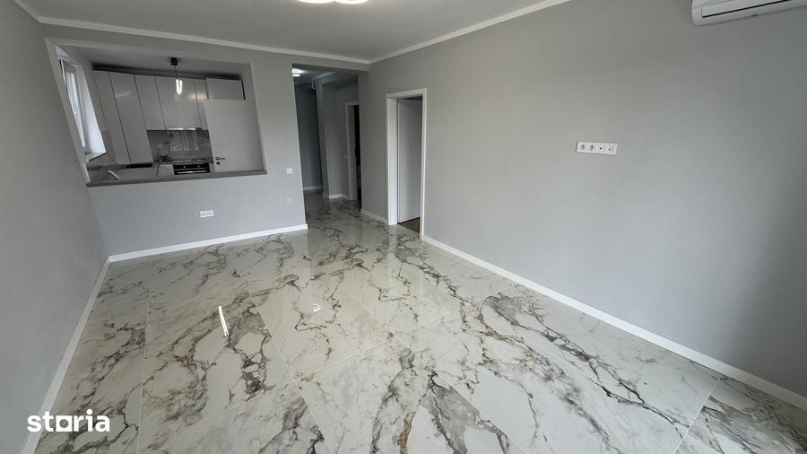 Apartament cu 3 camere decomandat în Cristian