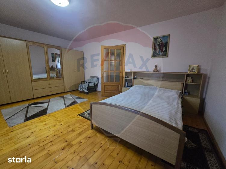 Casă cu 7 camere cu Teren 5175 Mp în Vințu de Jos
