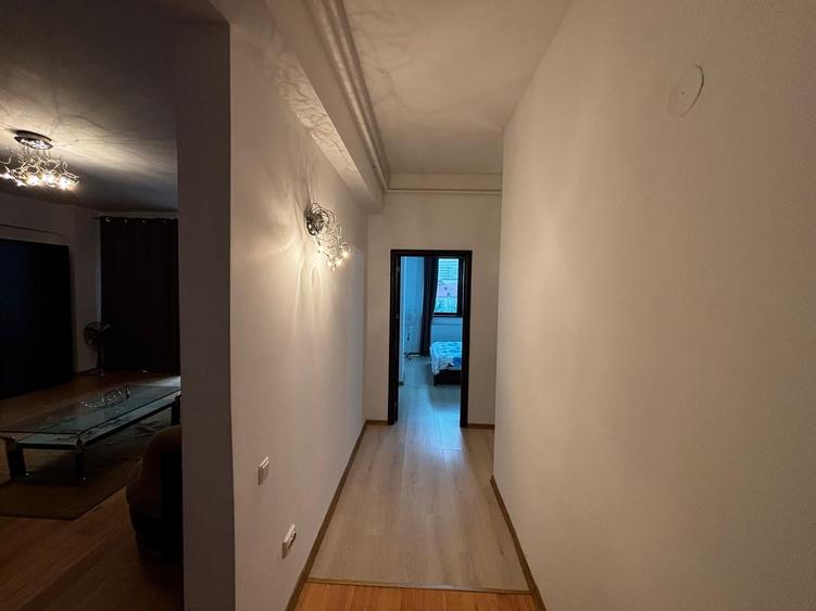 Apartament cu 3 camere decomandat, mobilat în Central