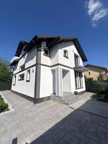 Casă cu 5 camere cu Canalizare în Vest