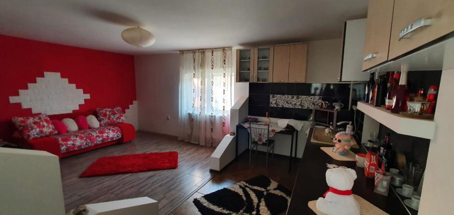 Casă cu 5 camere cu Teren 1080 Mp în Blejoi