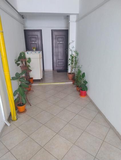 Garsonieră decomandată în Titan