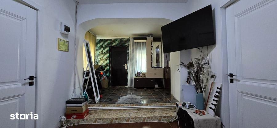 Casă cu 2 camere cu Teren 350 Mp în Roman