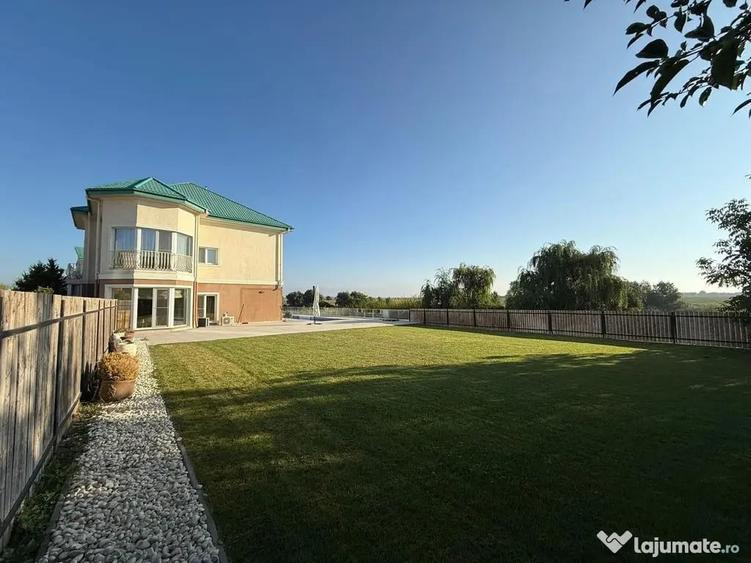 Casă cu 7 camere cu Teren 650 Mp în Ștefăneștii de Jos