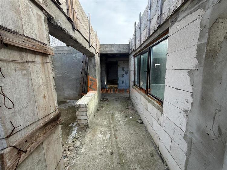 Casă individuală cu 4 camere cu Canalizare în Stâlpu