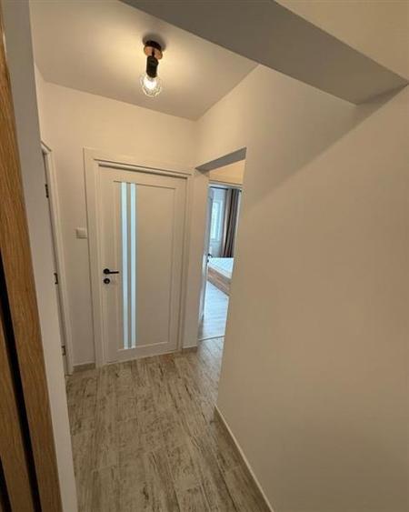 Apartament cu 3 camere decomandat în Tractorul