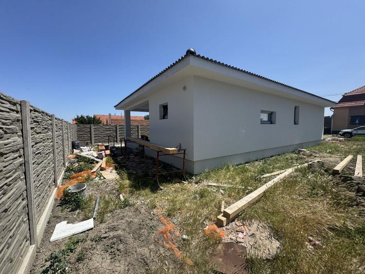Casă individuală cu 3 camere cu Canalizare în Exterior Vest