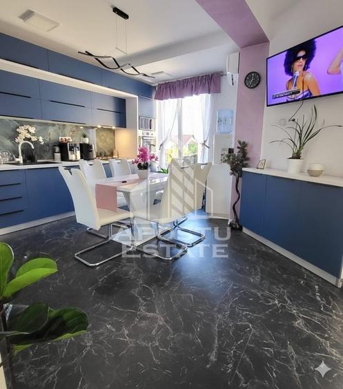 Apartament cu 3 camere semidecomandat în Zăvoi