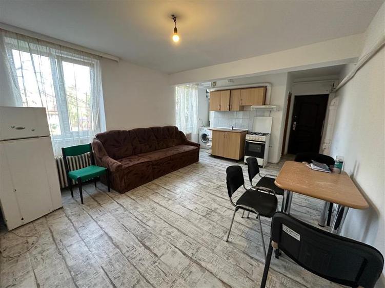 Apartament cu 2 camere semidecomandat, mobilat în Moroasa 2