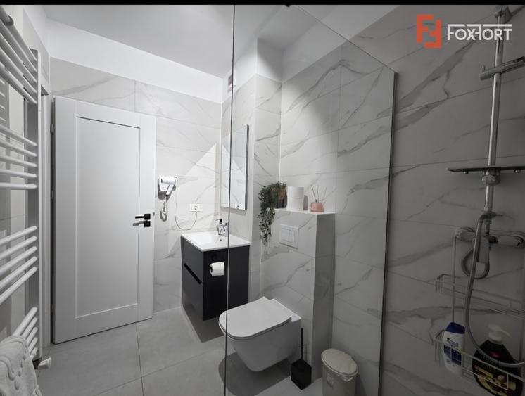 Apartament cu 2 camere semidecomandat, mobilat în Intim