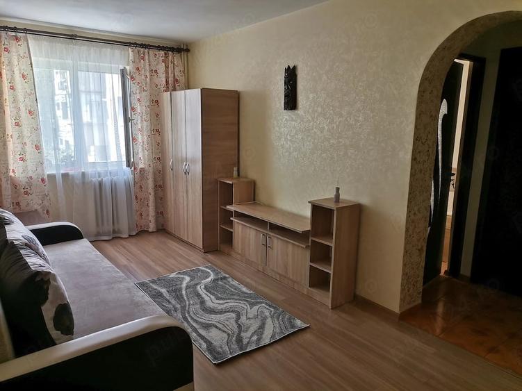 Apartament cu 2 camere semidecomandat în Podu Roș