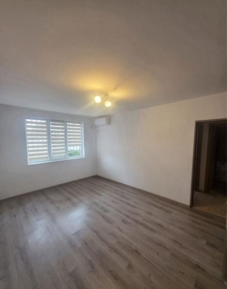 Apartament cu 3 camere decomandat în Far