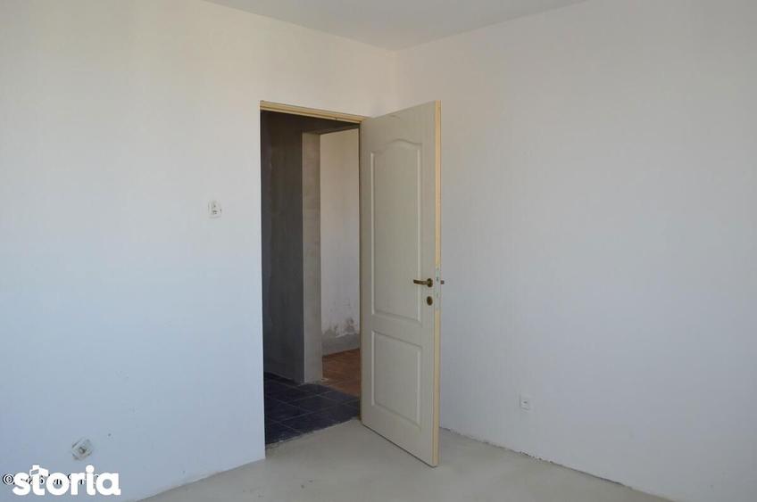 Apartament cu 3 camere în Războieni