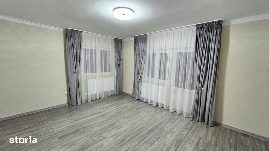 Casă cu 6 camere cu Teren 500 Mp în Central