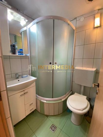 Casă individuală cu 5 camere cu Canalizare în Cetate