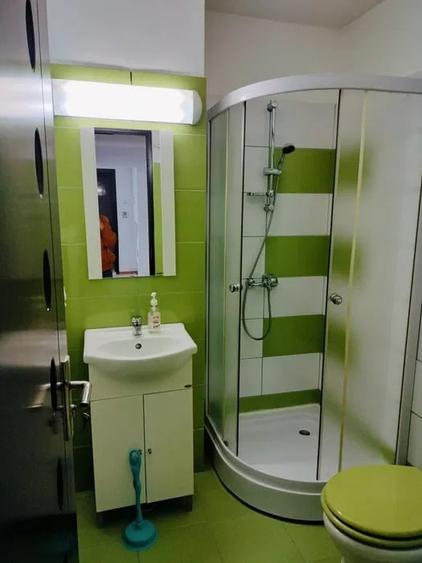 Apartament cu 4 camere semidecomandat, mobilat în Mărăști