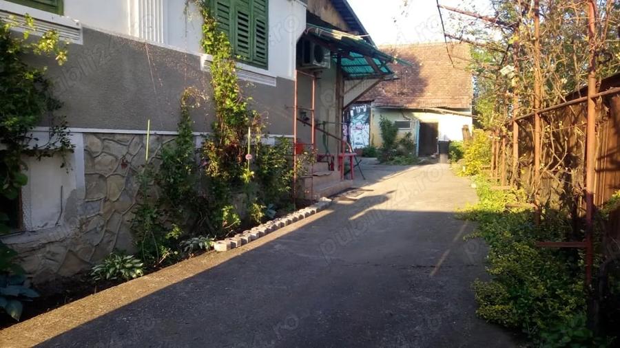 Casă cu 6 camere cu Teren 1100 Mp în Colun