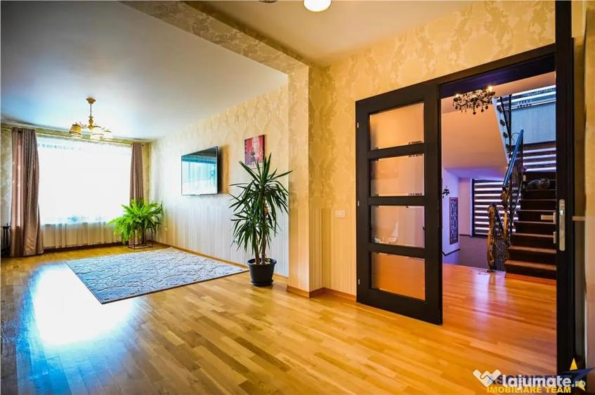 Casă cu 5 camere cu Teren 965 Mp în Central