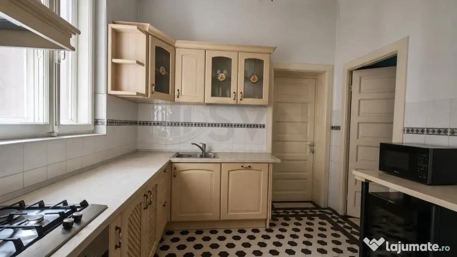 Apartament cu 6 camere semidecomandat în Dorobanți