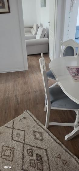 Apartament cu 3 camere în Policlinica
