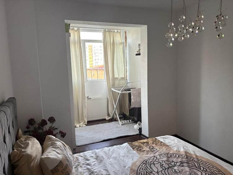 Apartament cu 4 camere decomandat în Central